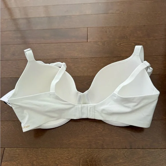 NWT Calvin Klein Full coverage 32DD bra - Picture 2 of 4